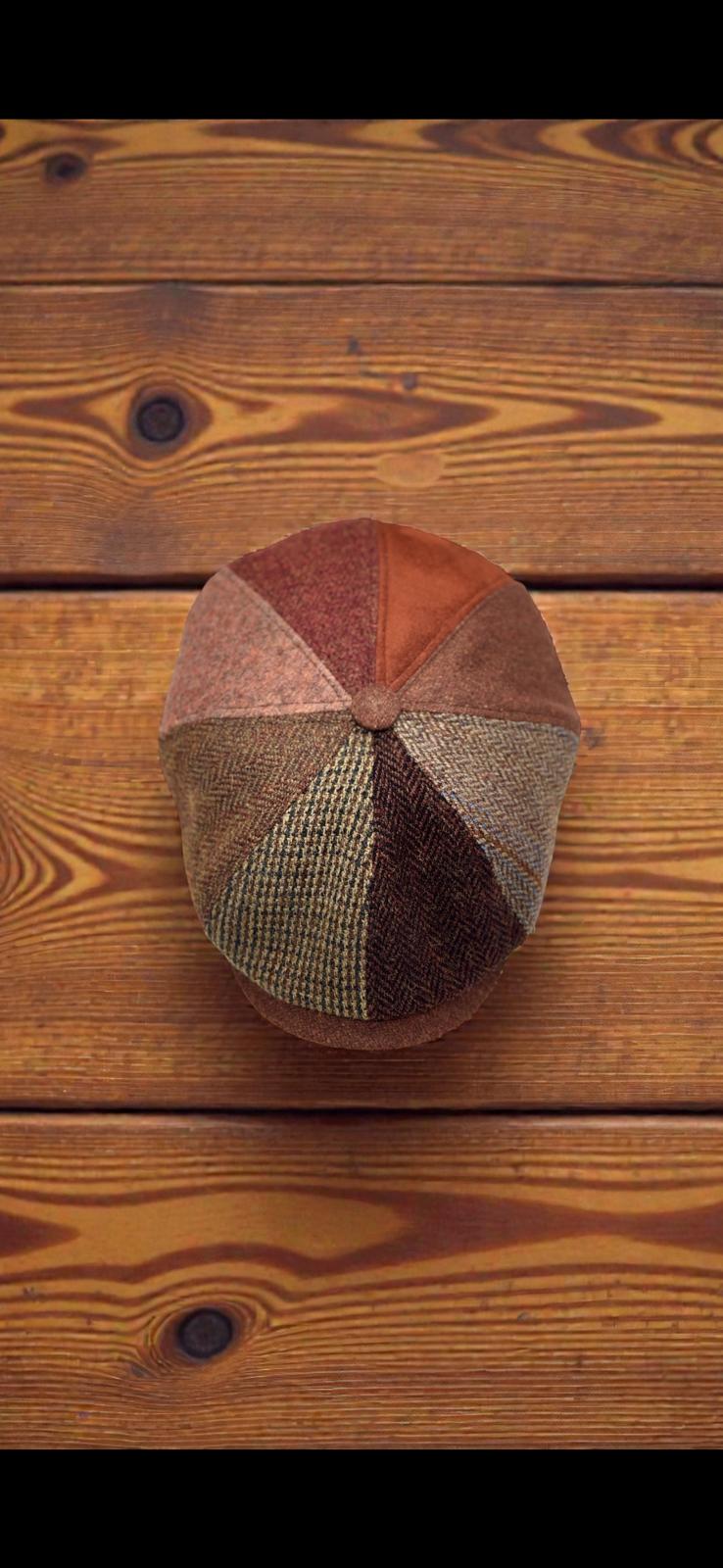 Modello Dublin ottopezzi in shetland con diverse fantasie quadri per un patchwork unico nelle tonalità autunnali
