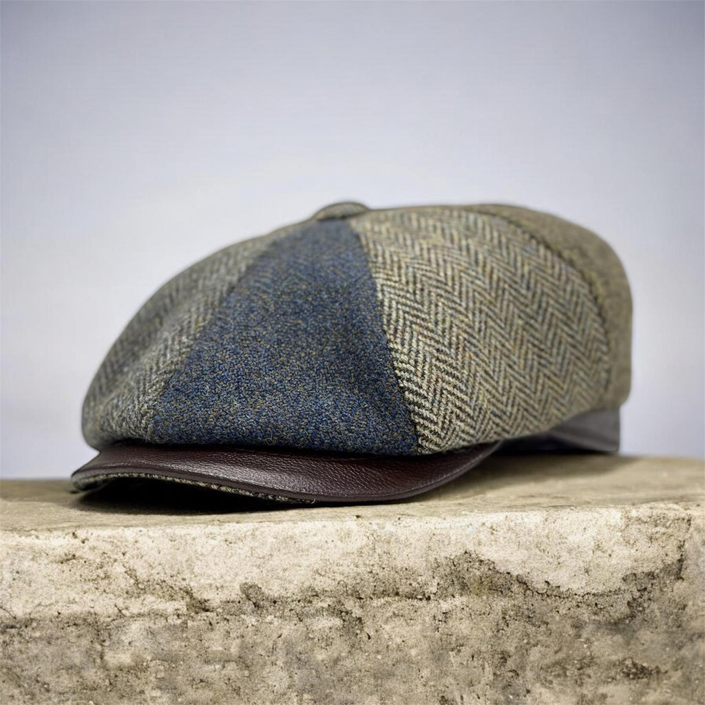 Modello Dublino otto pezzi in tessuti shetland spinati in quattro colori ben abbinati con fascetta e visiera in vera pelle marrone