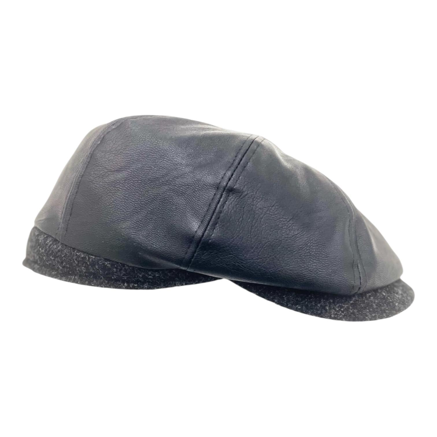 Modello Dublino in vera pelle nappa waterproof nera e fascetta e visiera in lana shetland grigio