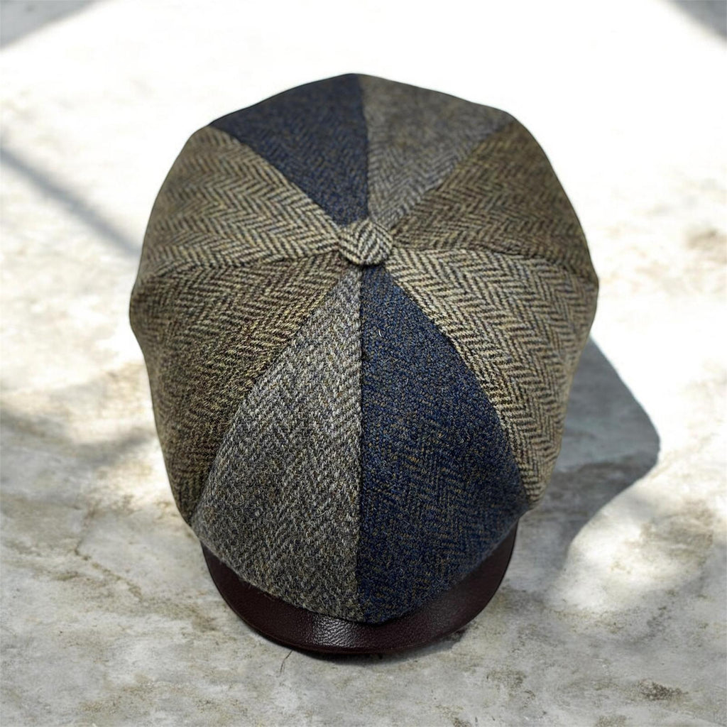 Modello Dublino otto pezzi in tessuti shetland spinati in quattro colori ben abbinati con fascetta e visiera in vera pelle marrone