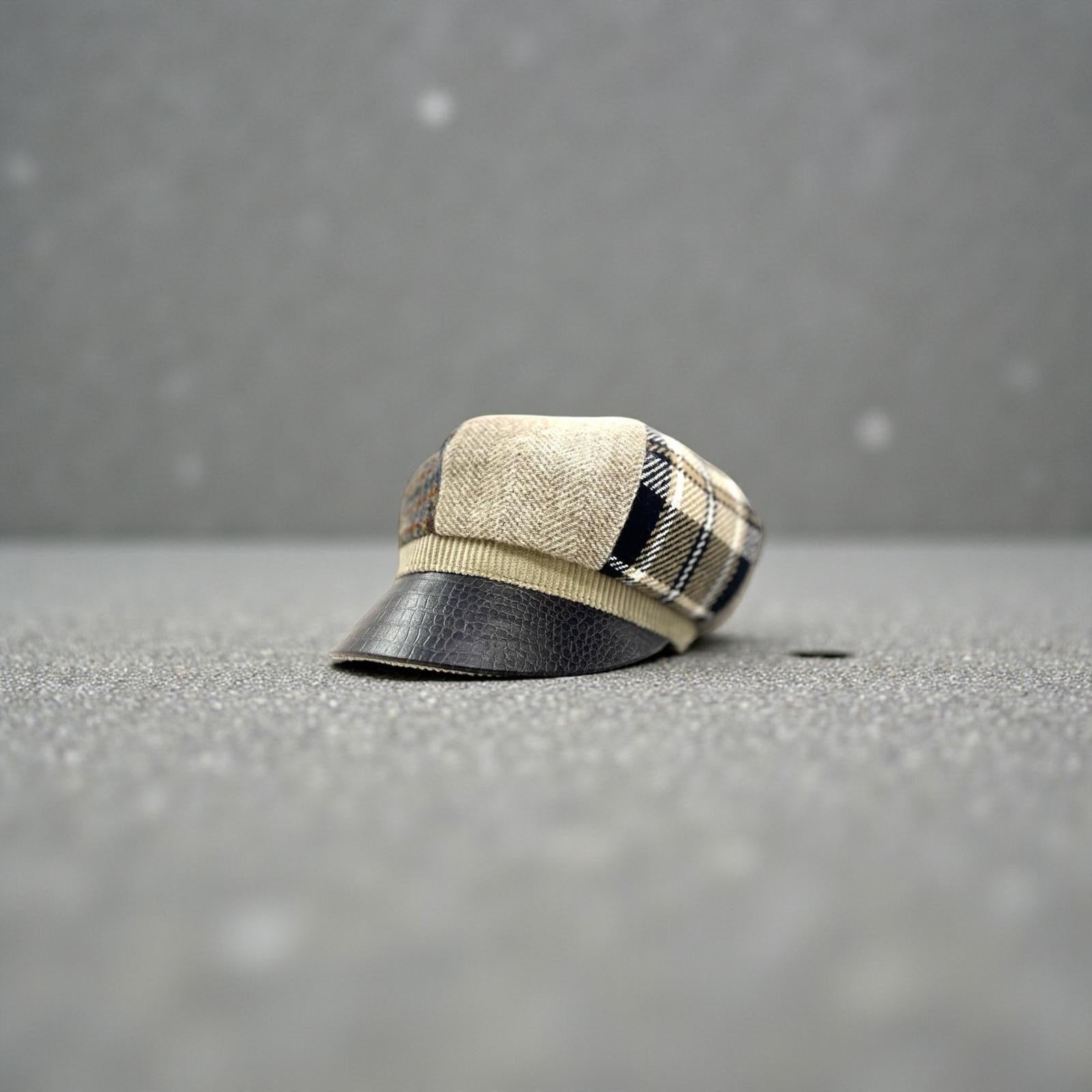 Modello Bombón composto da otto spicchi monocromatici in tessuti pregiati in  colori autunnali, shetland, merinos e velluto