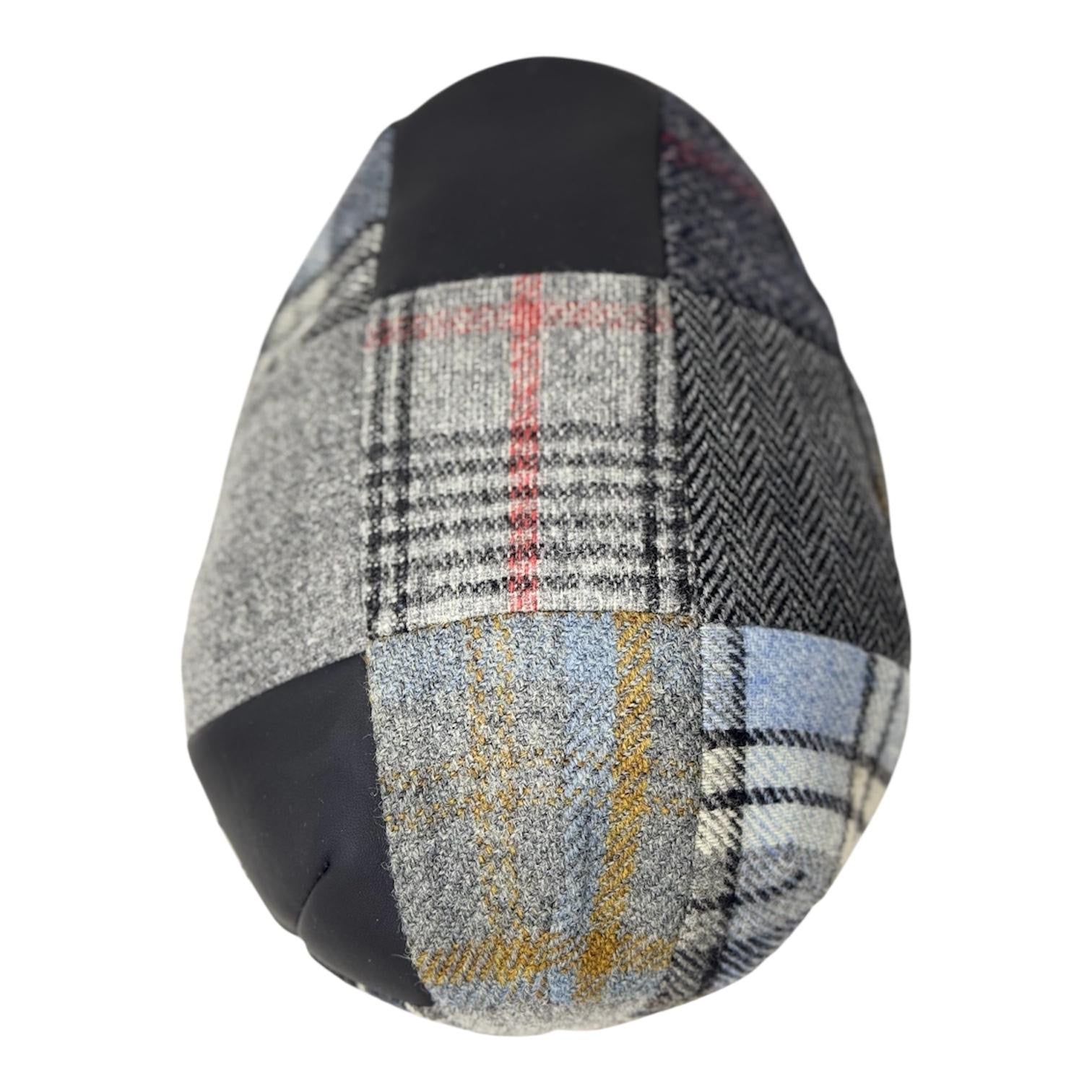 Modello London Conte in tessuto shetland patchwork con fascetta e visiera in vera pelle nappa