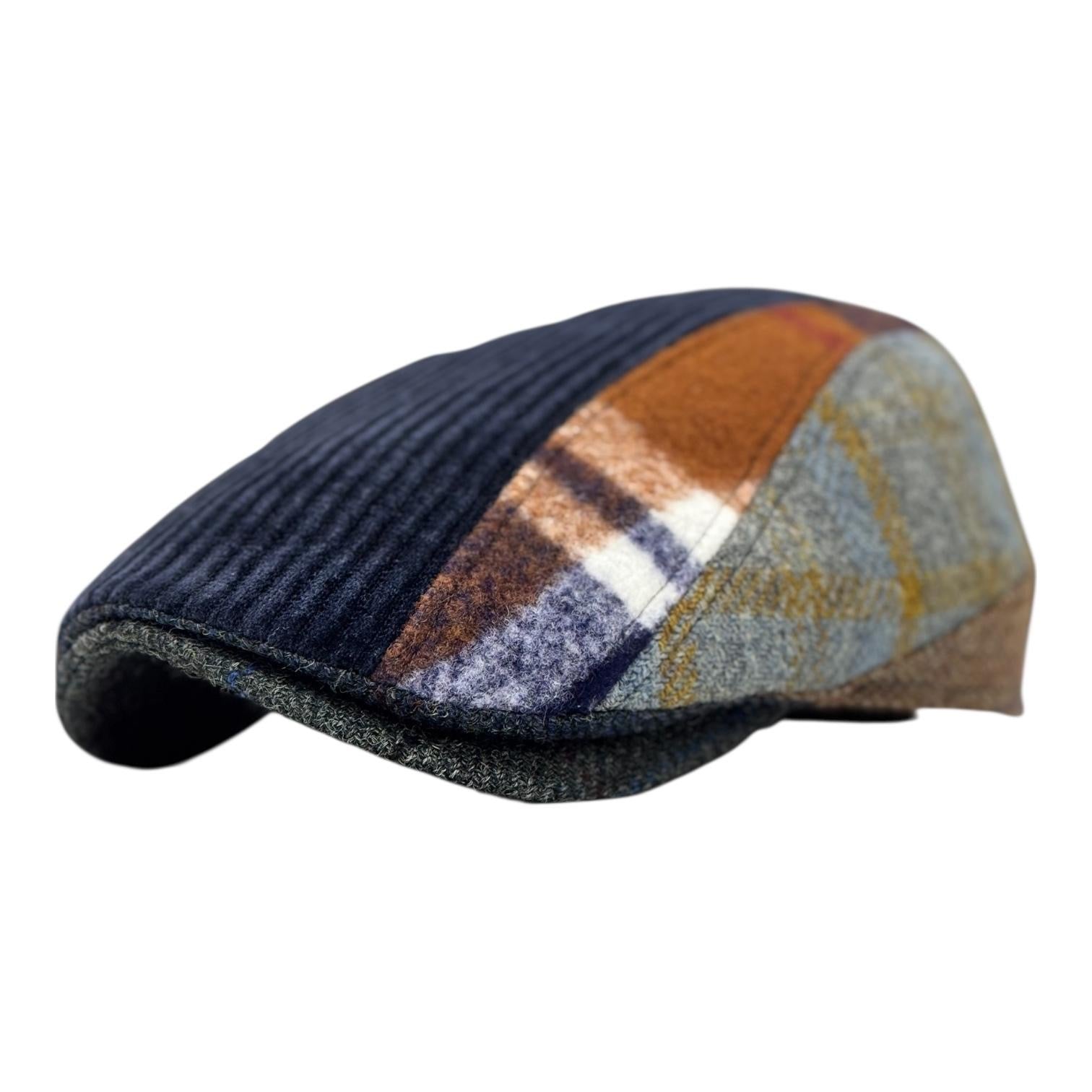 Modello Roger patchwork con tessuti in lana shetland e velluto blu mélange
