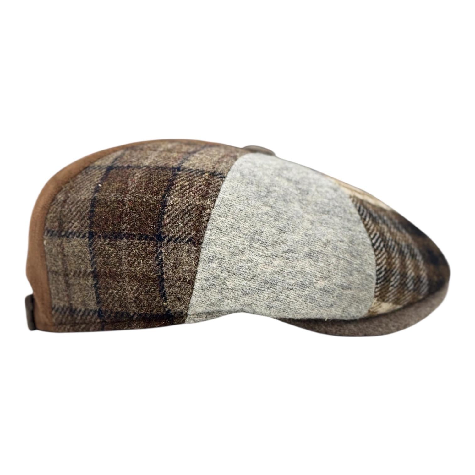 Modello Cork patchwork in tessuti lana shetland con tonalità autunnali sul colore beige ben assortiti e con il particolare regolatore posteriore per una calzata equilibrata