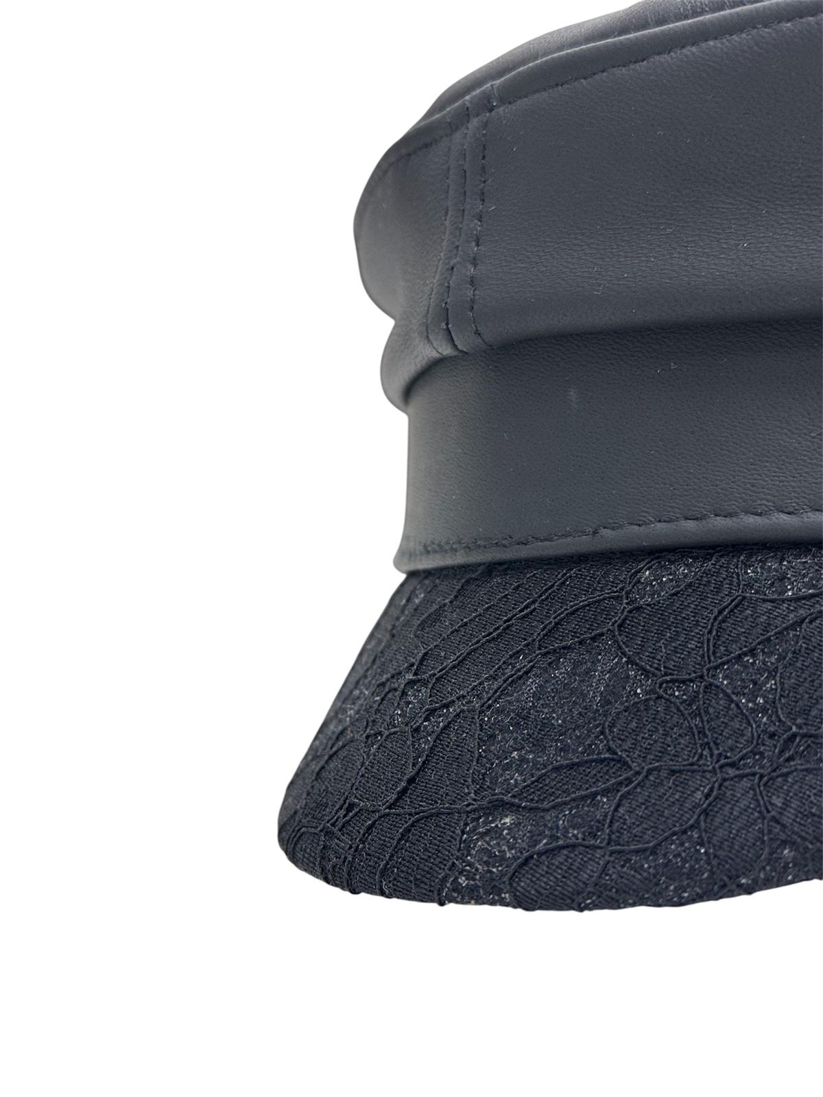 Modello Stewart in vera pelle nappa waterproof è particolare visiera in pizzo nero