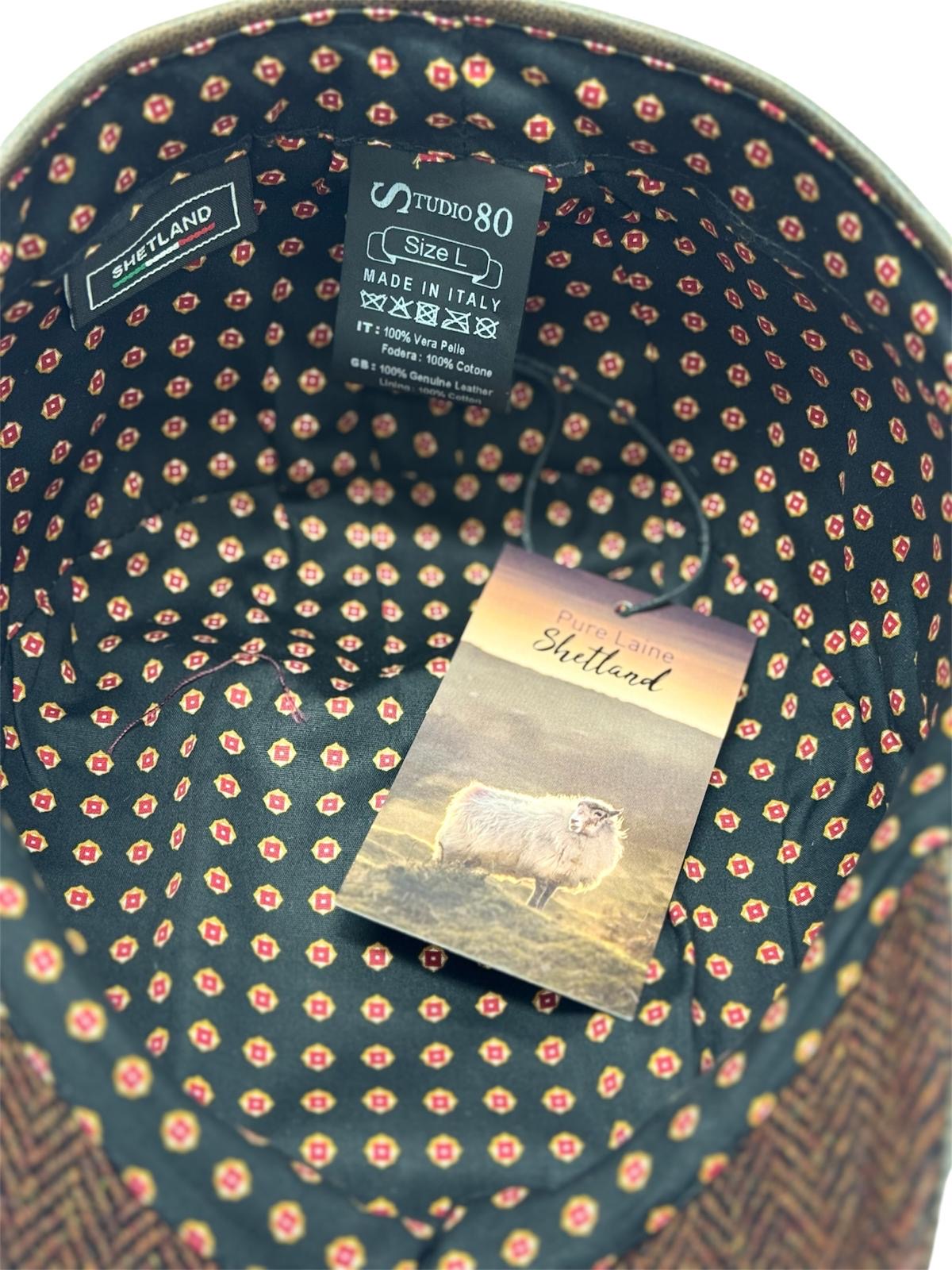 Modello Polo London con fascetta in tessuto patchwork lane shetland e vera pelle