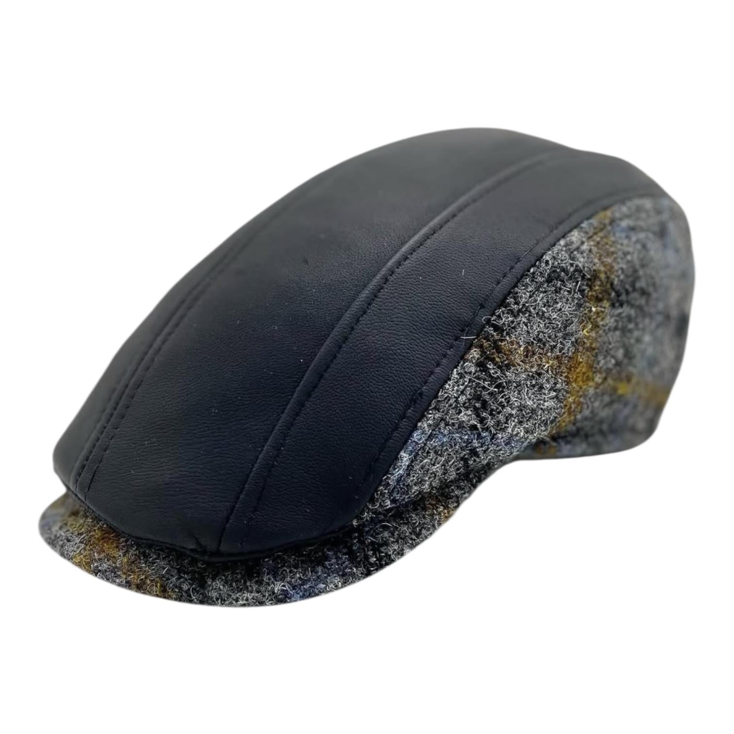 Modello Burton in vera pelle nappa nera di qualità eccezionale abbinata ad un tessuto Harris tweed altrettanto pregiato per un binomio di eleganza senza paragoni