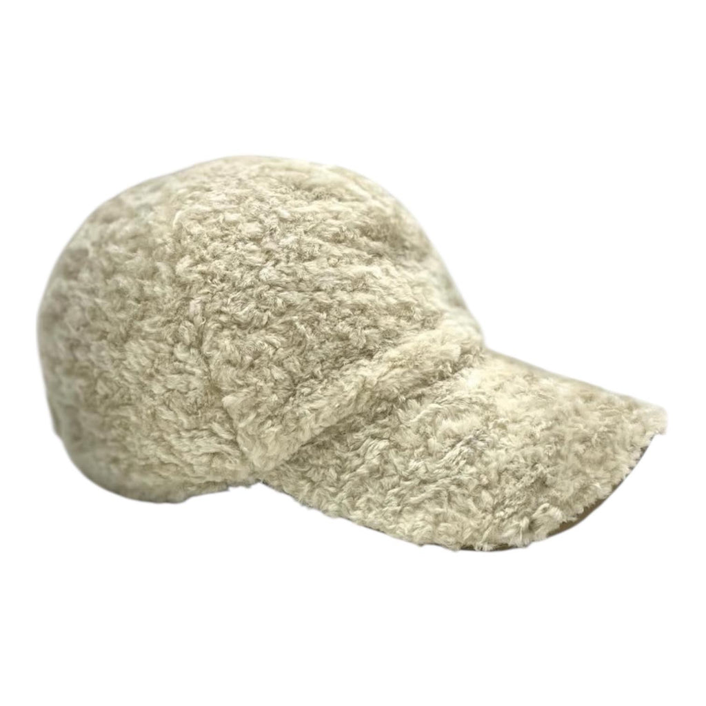 Modello Baseball in morbidissimo bouclè color panna con regolatore posteriore
