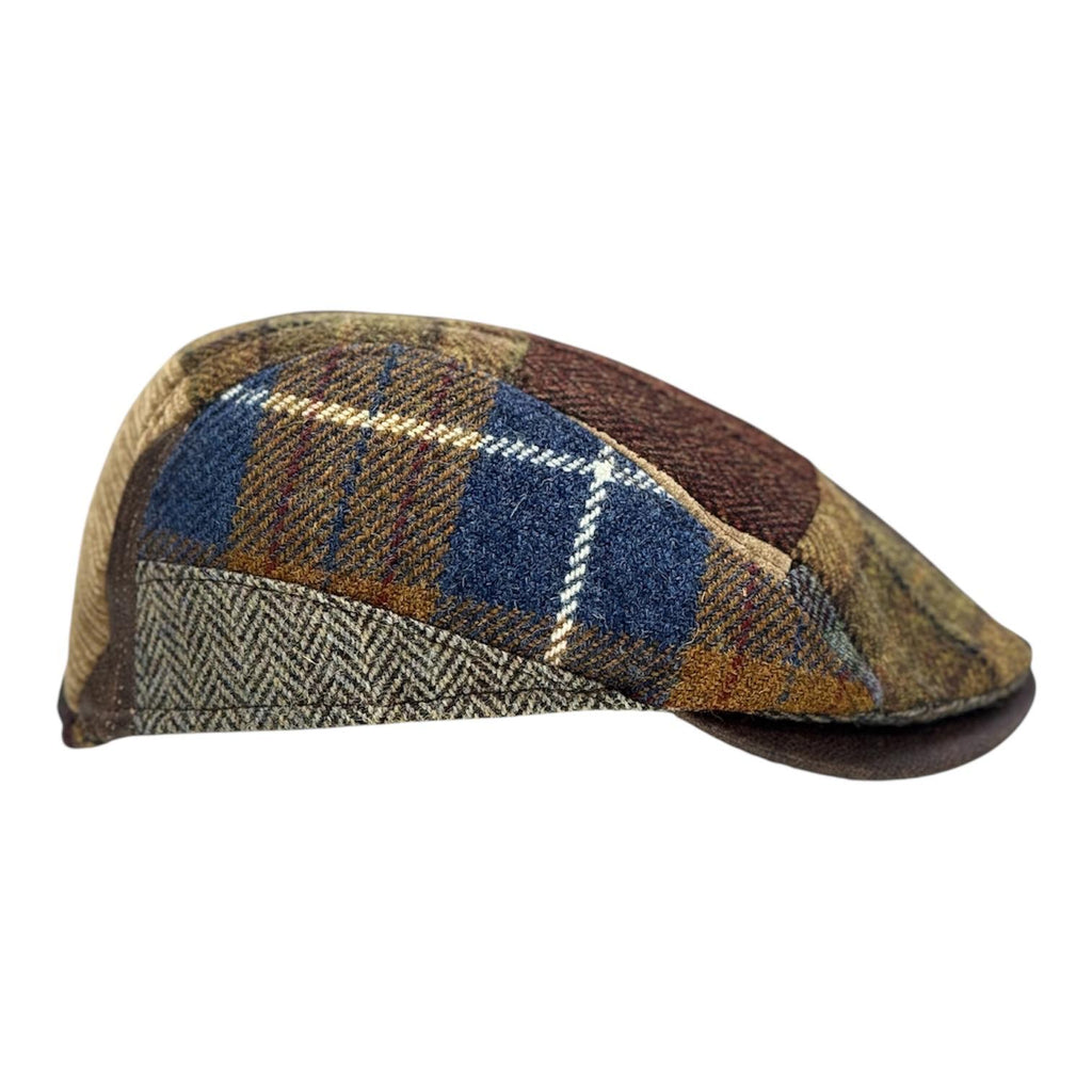 Modello Roger in un particolare patchwork di lane shetland e vara pelle, un abbinamento che rende il berretto esclusivo ed iconico