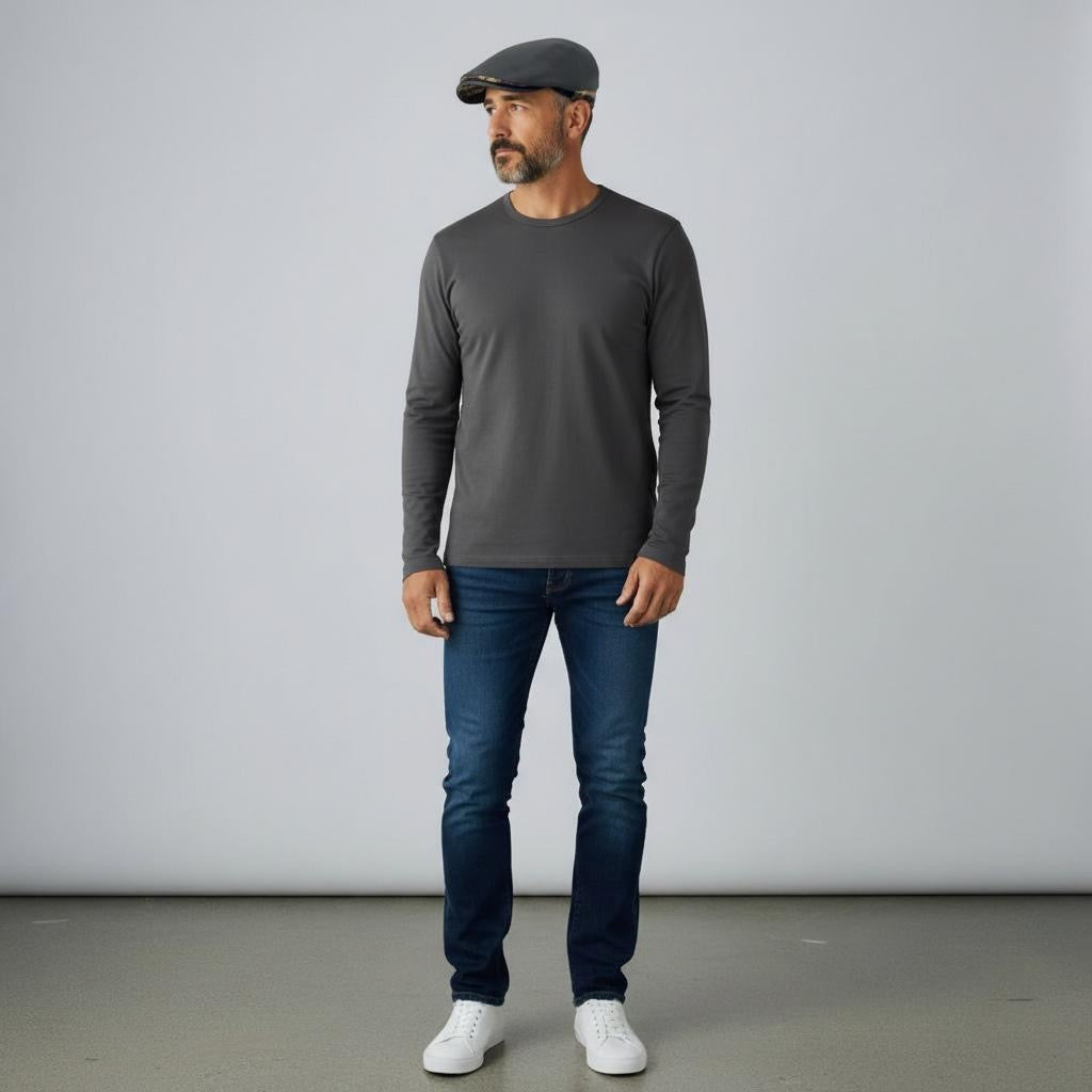 Modello Polo London con fascetta. Tutta in pelle nappa morbidissima e con lana shetland come inserto fascetta e visiera