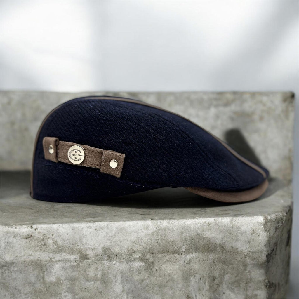 Modello Roger in shetland blu e inserti in alcantara. Stile e raffinatezza
